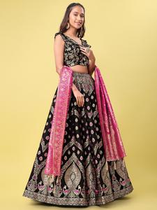 Jacquard Floral Lehenga Choli con Motivo de Pavo Real y Dupatta Semi Cosido con Cremallera Lateral para Mujer - Product Image 3