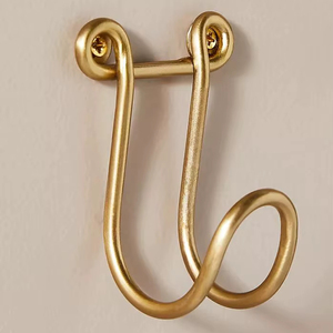 Gancho de pared de aluminio rústico de primera calidad con forma distintiva, perfecto para casas de campo, villas y áreas cubiertas al aire libre - Product Image 1