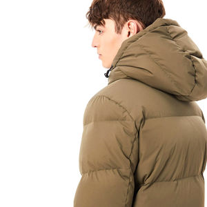 แจ็กเก็ตขนปลาปักเป้าฤดูหนาวแบบลำลองของผู้ชายผ้าแคนวาสแบบแห้งเร็วระบายอากาศมีคอตั้งและกระเป๋าพิมพ์โลโก้ตามสั่ง - Product Image 5