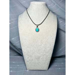 Colgante Navajo Hecho a Mano con Diseño de Montaña Sonora, Plata de Ley, Engaste de Oro Rosa, Incrustaciones de Turquesa, Joyería de Platino con Patrón Numérico - Product Image 6