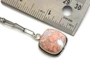 Collier pendentif en pierre d'agate rose avec barbe à papa, bijoux artisanaux en argent sterling oxydé de style bohème - Product Image 5