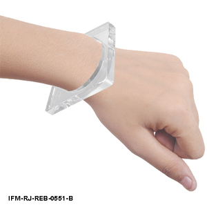 Brazalete de Resina Cuadrado Transparente Hecho a Mano - Brazalete de Resina Grueso Transparente Minimalista para Mujer - Product Image 4
