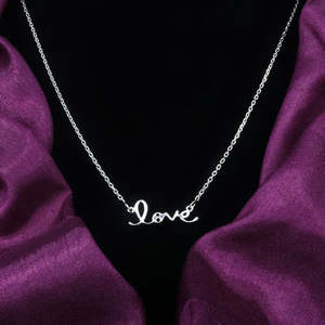 Collier pendentif tendance en or rose avec diamant, lettre, plaqué rhodium, perle d'eau douce et zircon - Product Image 1