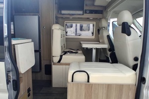 Vendedor Verificado de Autocaravana Usada W-i-n-n-e-b-a-g-o T-r-a-v-a-t-o 59G 2017 Lista para Viajar - Product Image 2