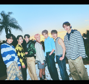 Photocard de KPOP Sellada, CLOSE YOUR EYES, 1er Mini Álbum [ETERNAL] Versión JEWEL, Project7 Mnet, Stock Original de Corea - Product Image 3