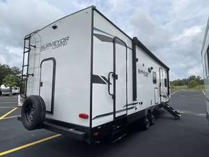 Autocaravana usada 2022 F-o-r-e-s-t Surveyor 276BHLE, tipo camping, casa móvil, caravana, autocaravana con tienda de campaña, autocaravana con tienda de campaña en el techo, camión autocaravana - Product Image 3