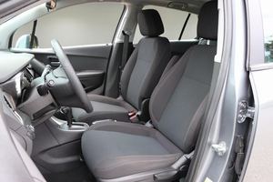 SUV TRAX LS FWD 2020 à faible kilométrage, boîte automatique 6 vitesses, 138 CV - Product Image 2