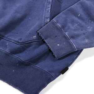 Sudadera de estilo retro con lavado ácido, hecha con tela de algodón resistente que ofrece texturas suaves y desgastadas para uso diario. - Product Image 6