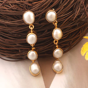 Boucles d'oreilles pendantes pendantes en perles d'eau douce authentiques pour femmes, légères, design minimaliste, vêtements de tous les jours. - Product Image 4