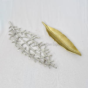 Plateau en aluminium au design antique Forme plus ronde Finition argentée Fruits et salade Plateau de service avec ensemble de 2 pièces pour plateau de service - Product Image 6