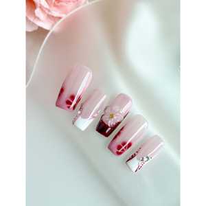 Blush Bloom Press-On Nail Art Aggiungi un rosa splendente al tuo stile di unghie - Product Image 1