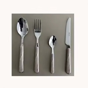 Juego de cubiertos de vajilla de acero inoxidable pulido con espejo dorado con mango de mármol negro de diseño único - Product Image 3