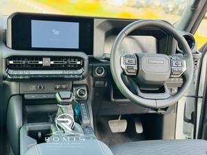 Toyota Land Cruiser J2022 SUV Usato Bianco 4 Porte Veicolo Fuoristrada per Viaggi d'Affari - Product Image 2