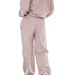 Conjunto de chándal cortavientos de dos piezas personalizado de alta calidad para mujer 100% poliéster cremallera completa de talla grande con capucha logotipo personalizado 2026 - Product Image 3