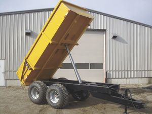 Remolques agrícolas de descarga con ángulo de descarga de 50 grados (proporciona una distancia libre de 3 metros de altura al inclinarse completamente) y capacidad de descarga de 8,000 lb (4 toneladas) en venta - Product Image 4