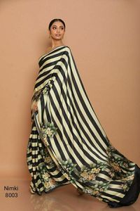 Sari en soie satinée blanche pour femmes avec imprimé floral rose pour les fêtes d'été Inspiré de la beauté japonaise - Product Image 3