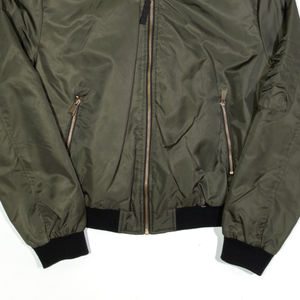 Chaqueta Bomber de Lona con Capucha para Hombre, con Logotipo Frontal, Premium, Impermeable, Ecológica, Estilo Béisbol y Motociclista - Product Image 4