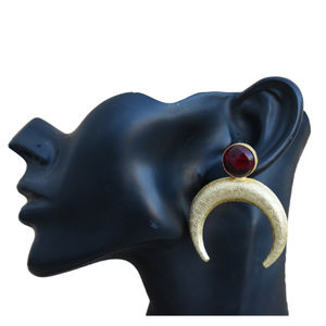 Pendientes de tuerca de piedra chapada en oro hechos a mano para niñas y mujeres, aretes de latón, novedad, venta al por mayor - Product Image 1