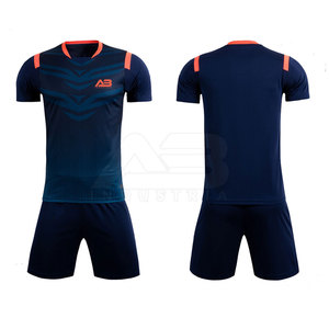 Uniforme de football respirant grande taille pour hommes, vente en gros de vêtements de sport durables pour le confort et la performance - Product Image 1