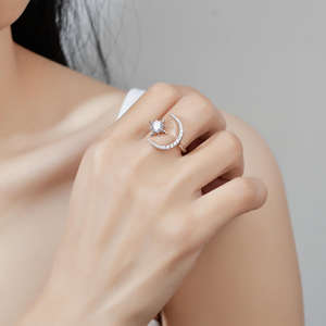 Anillos de Compromiso Ajustables de Plata de Ley S925 con Moissanita de 0.50 Quilates, Forma de Estrella y Luna de Ensueño, Banda de Eternidad con Engaste Pavé - Product Image 6