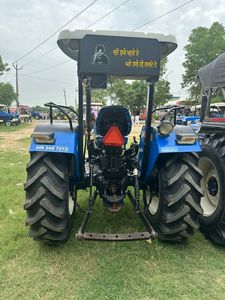 2012 pour tracteur à roues 5500 2WD 55HP Gear Drive avec longue durée de vie comprend une boîte de vitesses et des composants de moteur usagés - Product Image 3