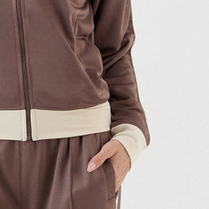 Sweat-shirt pour femmes de haute qualité avec design à blocs de couleur pour les acheteurs en gros, prix d'usine 2026 avec logo personnalisé et manches longues - Product Image 3