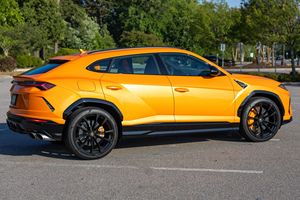 2022 แลนโบร์กินี ยู/รัส เครื่องยนต์เทอร์โบ V8 641 แรงม้า ระบบขับเคลื่อนสี่ล้อ สีอารันซิโอ โบเรลิส รุ่นดั้งเดิม พร้อมจัดส่ง - Product Image 5