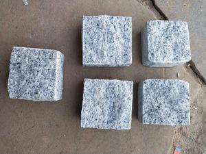 Best Quality Granite White Cobblestone Paver <strong>Stone</strong> Flamed Finish Natural Cobble for <strong>Driveway</strong> Hotel Park Application <strong>Pebble</strong> Type