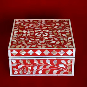 Boîte à bijoux moderne en résine incrustée de nacre pour décoration intérieure Boîte à bagues en bois pour décoration intérieure par HAND MADE CRAFT - Product Image 1