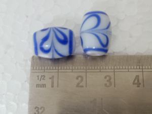 Perles de verre à thème vénitien blanches et bleues en tailles personnalisées, idéales pour les magasins de perles et les créateurs de bijoux - Product Image 6