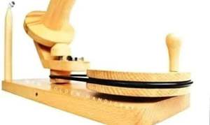 Enrouleur de fil en palissandre-Enrouleur de fil artisanal pour tricoter et crocheter-Enrouleur de boule de fil en bois robuste (palissandre) - Product Image 4