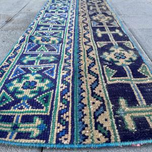 Alfombra Vintage de 1.4x5 pies, Alfombra Turca Pequeña, Alfombra Azul de Lana Marroquí - Product Image 5