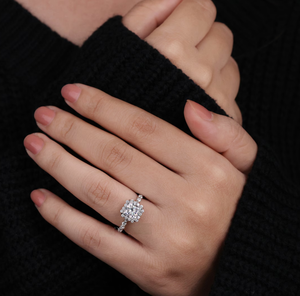 Bague de fiançailles de luxe en argent sterling 925 avec pavé de moissanite taille princesse vintage, design halo en grappe - Product Image 2