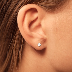 Avarta 18K Oro Blanco 50 Centavos Cada Moissanite Solitaire Pendientes Unisex Stud - Product Image 2