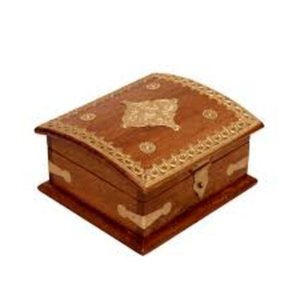 Cajas de madera talladas a mano con forma rectangular Caja de regalo de madera hecha a mano de madera - Product Image 1