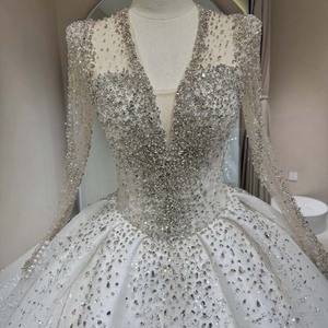 DW0198 Impresionante Vestido de Novia Moderno con Cuello en V, Manga Larga, Cola de Capilla, Encaje, Flores de Cristal, para Mujer - Product Image 4