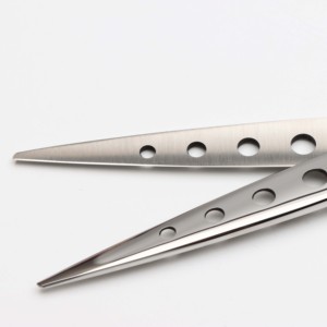 กรรไกรตัดขนสัตว์เลี้ยงแบบมีรูออกแบบโดยใช้สเตนเลสสตีลน้ำหนักเบาเป็นมิตรต่อสิ่งแวดล้อม - Product Image 3