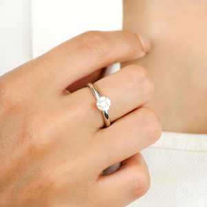 Vente en gros en vrac Bague délicate en diamant naturel 100% Style minimaliste élégant et classique Bijoux faits à la main en or blanc massif - Product Image 4