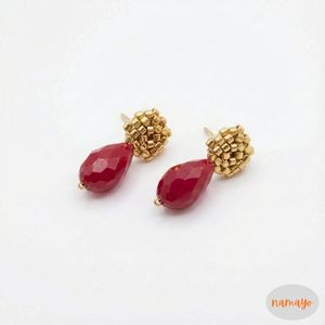 Boucles d'oreilles pendantes Namayo Pearlfire - Plaqué or 24 carats Cadeau pour femme de bureau/carrière - Product Image 1
