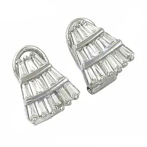 Boucles d'oreilles tendance en forme de baguette argentée pour femmes, à porter au quotidien, bijoux géométriques religieux en diamant, laiton plaqué rhodium, cuivre - Product Image 3
