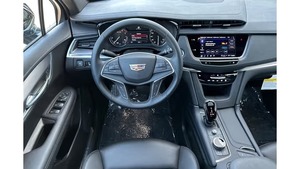 2025 Cadillac XT5 Luxury FWD d'occasion en excellent état - Product Image 2