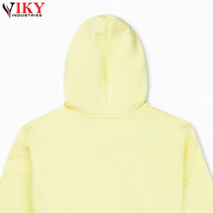 Conjunto Deportivo para Hombre con Sudadera con Media Cremallera en Color Amarillo Claro, Pantalones Cortos, Camiseta de Manga Larga y Pantalones Deportivos - Product Image 6
