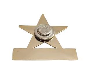 Meilleures ventes d'épinglettes personnalisées en métal Options de conception uniques Cérémonies de prix de l'identité d'entreprise plaquées en vente - Product Image 1