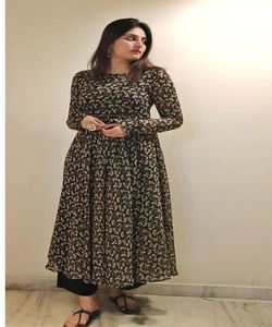 Top One Piece Gown Girls Ladies Women Wear Ropa Atuendo indio en precio al por mayor para la tienda de Ethnicgarment Alphanumero ApparelGarment - Product Image 1