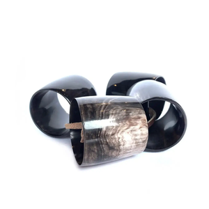 Anillos de madera para servilletas Khadim con cuerno y resina, diseño floral de estilo Hada para hogares y hoteles - Product Image 1