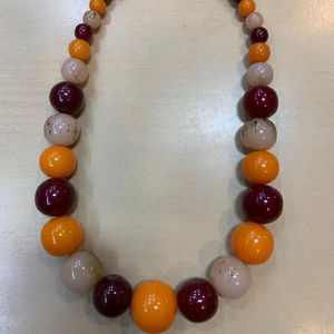 Collier de bijoux de mode en résine époxy Meilleure qualité de perles rondes en résine Collier en résine fait à la main par l'artisanat en croissant - Product Image 1