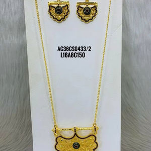 Ensemble de bijoux arabes en plaqué or élégant et chic Design élégant avec chaîne à maillons en laiton classique pour les femmes soucieuses de la mode - Product Image 1