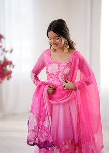 Robe/Kurti de style Anarkali pour adulte, en tissu de qualité supérieure avec impression numérique florale, manches longues, pour une tenue élégante. - Product Image 2