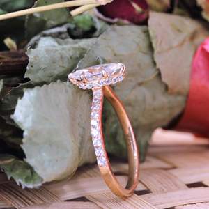 แหวนหมั้นเพชรรูปรัศมีที่ซ่อนอยู่สำหรับเธอ - Product Image 4