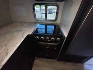 Autocaravana usada 2022 Coachmen Freedom Express 259FKDS - Product Image 2